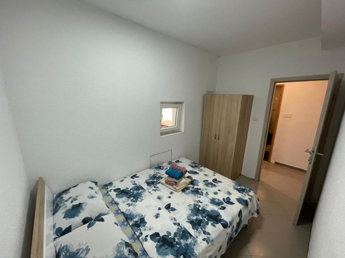 Apartments Fratelli Malinska Exteriör bild